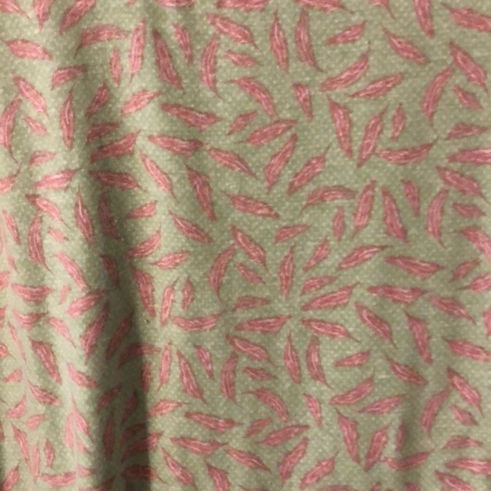 Medium LulaRoe Perfect Tee - Picture 2 of 4